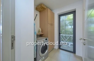 A vendre appartement de 3 chambres Accessible aux étrangers à Pointe Aux Canonniers.