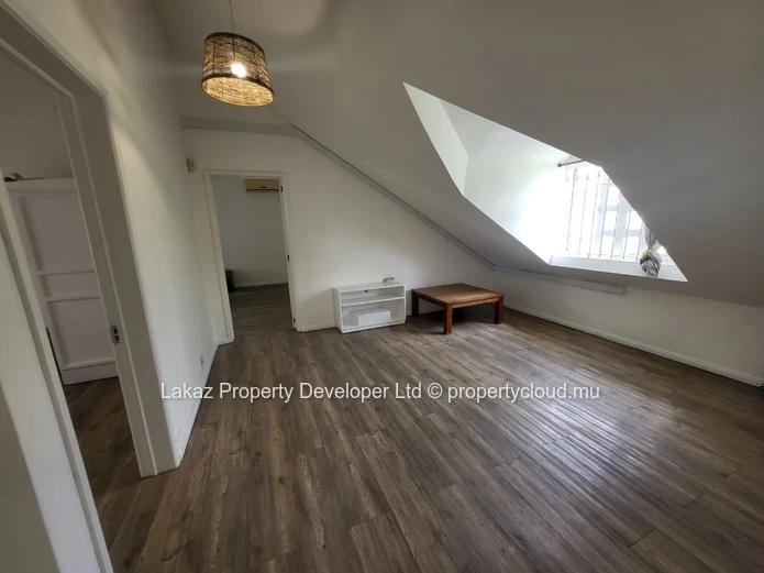 Spacious 5-Bedroom Villa with Swimming Pool – Pereybère