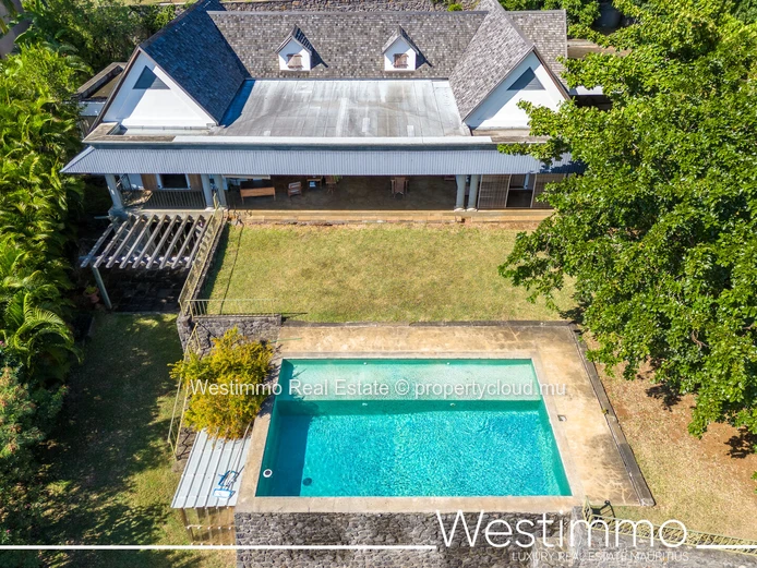 Villa de style colonial avec vue mer à vendre à Tamarin