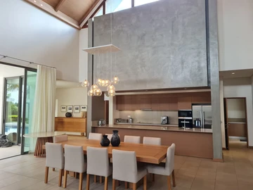 5 Bedroom Villa