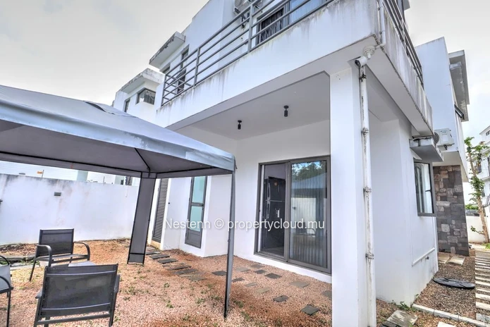 3 bedrooms contemporary in a quiet area 