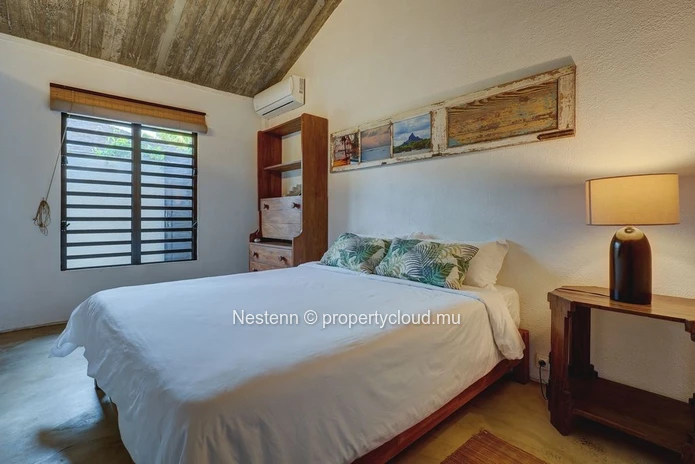 Bright 3-bed Balinese villa at Pointe d'Esny