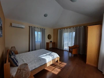 6 Bedroom Villa