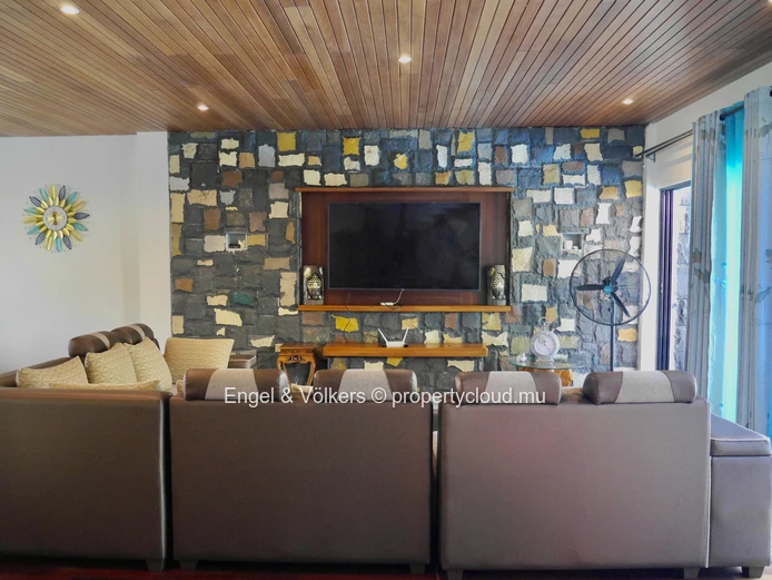 Exceptional 4-Bedroom Villa for Rent in Poste de Flacq