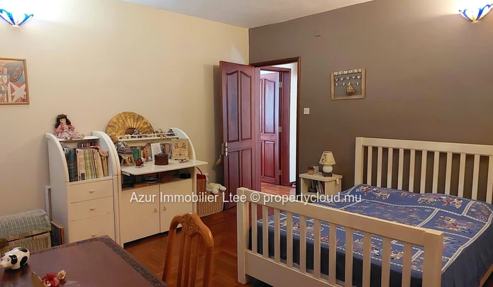 FLOREAL: 4-bedroom house