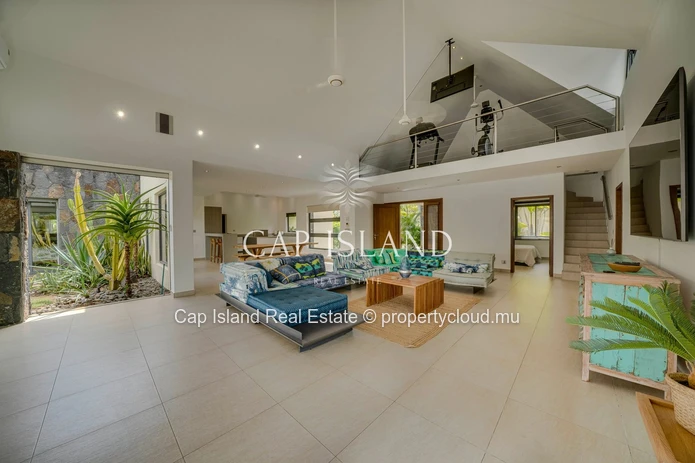 Tropical luxury in a 5-bedroom villa
