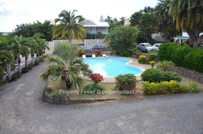 Estate Villa with Airbnb Guest Suites, Squash Courts & Sea Views - For sale - Tamarin