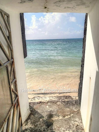 Villa luxueuse pieds dans l'eau avec acces direct a la plage