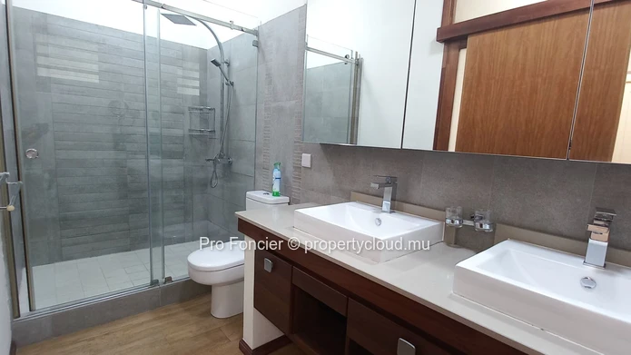  Modern Studio for rent in Quatre-Bornes – Practical & Elegant for one person only!