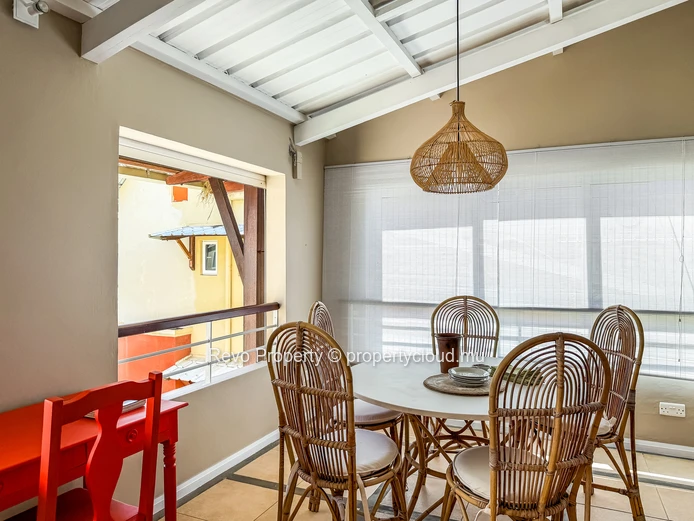 2 Bedroom Penthouse : Steps from Bain Boeuf Beach