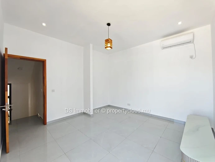 Villa For Rent – Calodyne-North