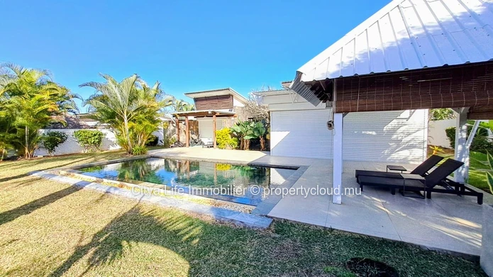 Maison meublée de 300m² avec piscine privée à louer à Grand Baie