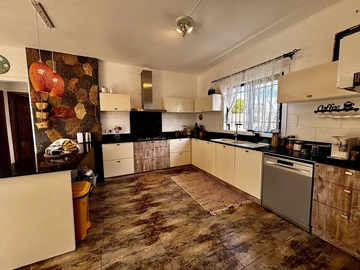 4 Bedroom Villa