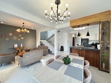 6 Bedroom Villa