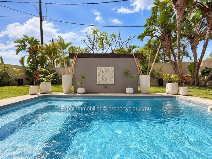 Stunning Renovated 3-Bedroom Ensuite Villa with Private Pool – Pereybere