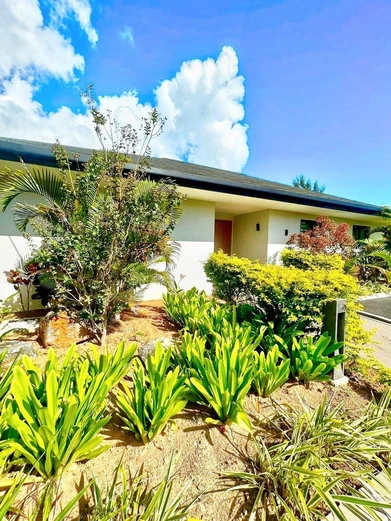 Located in the idyllic setting of Cap Malheureux, this sumptuous contemporary villa combines elegance, comfort, and t...