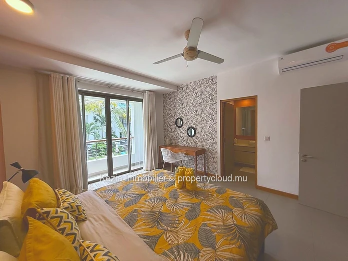 Furnished Triplex A Stone's Throw From The Lagoon