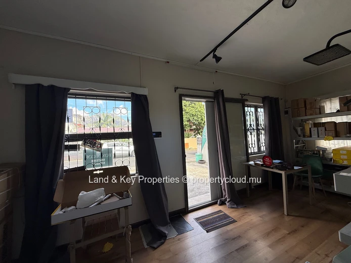 Bâtiment Commercial à Vendre à Rose Hill | Immeuble Commercial sur la Rue Labourdonnais