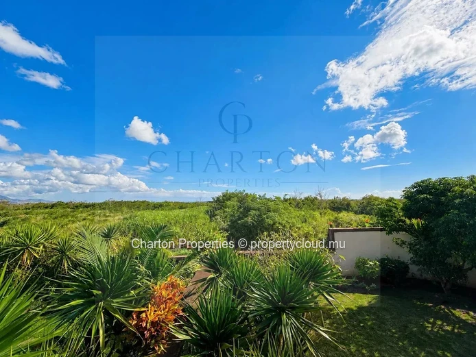 Luxury 3-bedroom en suite apartment with access to the facilities of a private estate