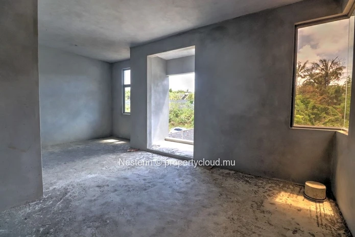 Villa duplex moderne avec 3 chambres à proximité des écoles et des commerces.
