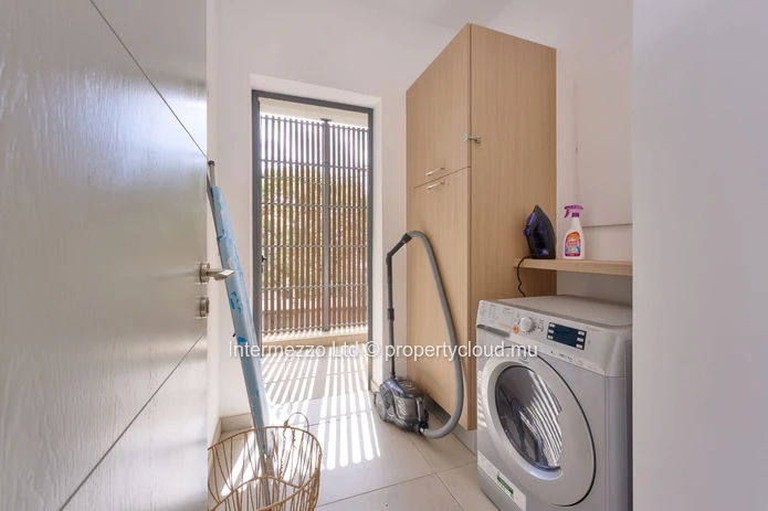 Appartement R+2 Pointe aux Canonniers — 131m², 3 chambres, piscine, meublé & équipé | Prix : 580 000 €