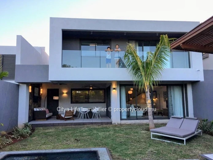 Duplex de 4 chambres avec piscine privée à vendre à Balaclava