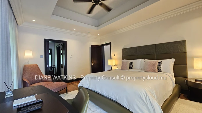 Contemporary Luxury Villa for Sale in Prestigious Golf Estate