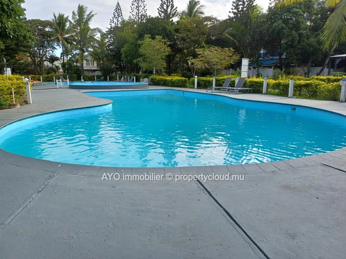 Residential building-3 bedroom apartment with common pool in Pereybere