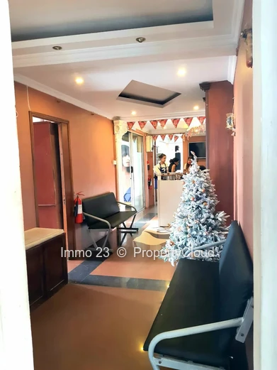 Commercial Space - 408m2 - Rose Hill - Ref. BU52631VE