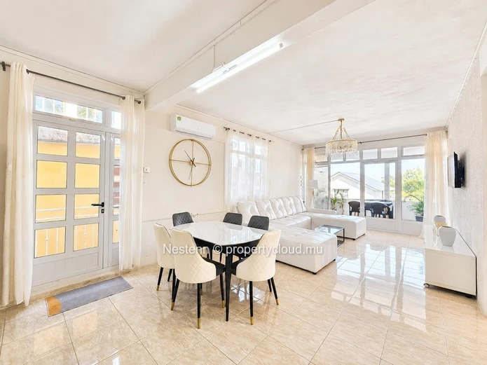 Vie côtière moderne – Spacieux appartement de 3 chambres au cœur de Blue Bay