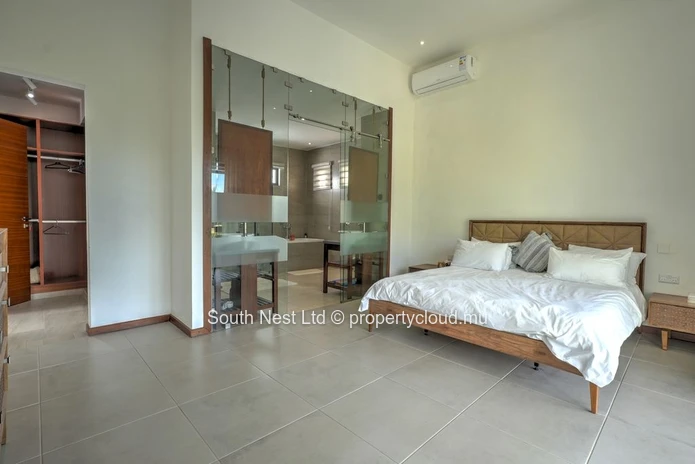 Elegant 4-Bedroom Villa with Private Pool & Resort-Style Amenities - Grand Baie