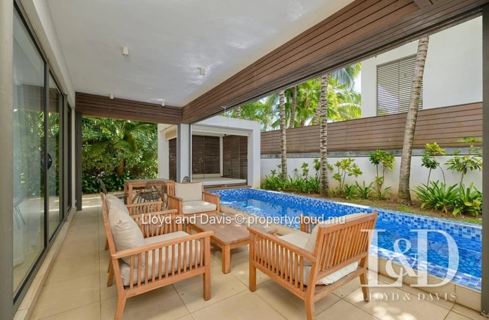 Élégant Townhouse avec Piscine Privée 