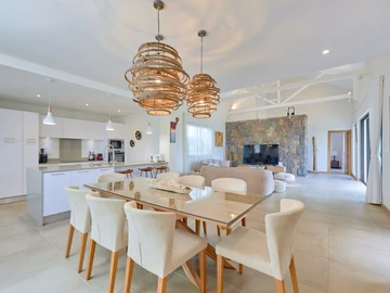 4 Bedroom Villa