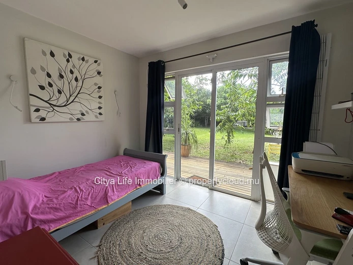 Maison d'architecte 4 chambres avec piscine à vendre à Calodyne