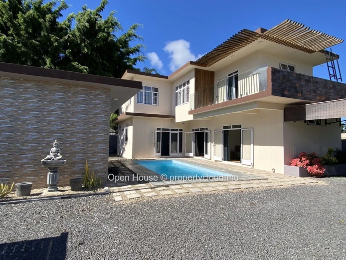 Vente Marché local - belle et grande villa lumineuse de 5 chambres entièrement meublée avec piscine privée - Calodyne