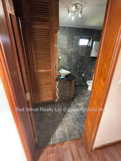 Appartement de 3 chambres à vendre à Quatre Bornes | Résidence bien entretenue