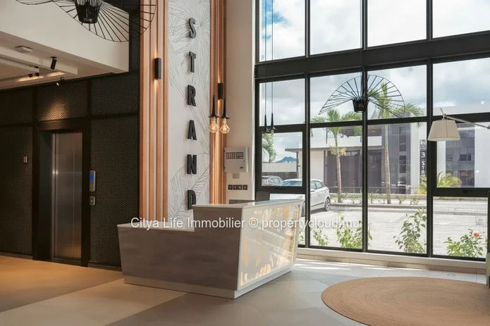 Bureau non meublé de 136 m² à louer – The Strand, Beau Plan