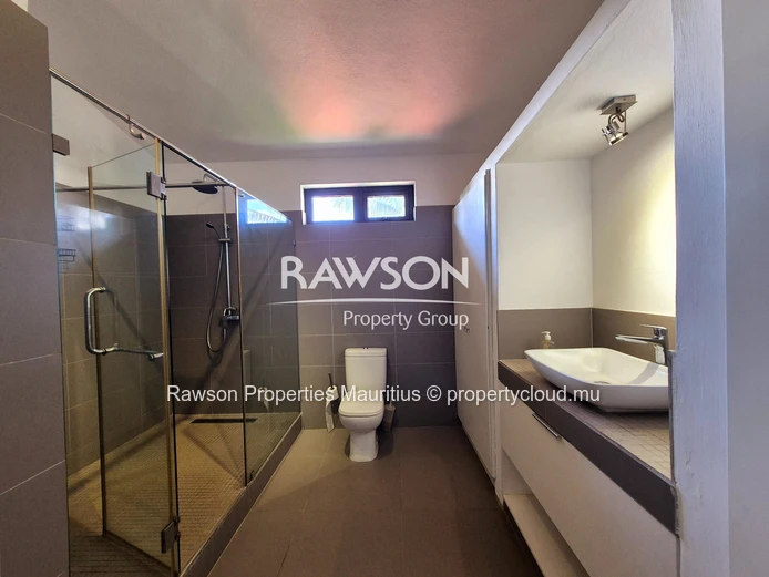Well-Maintained 3-Bedroom Duplex for Sale in Floréal – 232 sqm