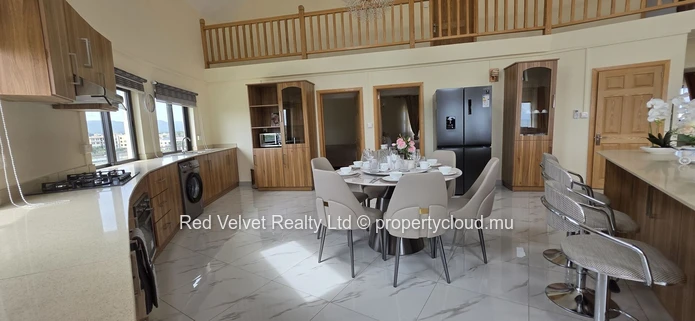 Penthouse de luxe 4 chambres avec vue sur l'océan et grande terrasse – Flic en Flac | Rs 80,000