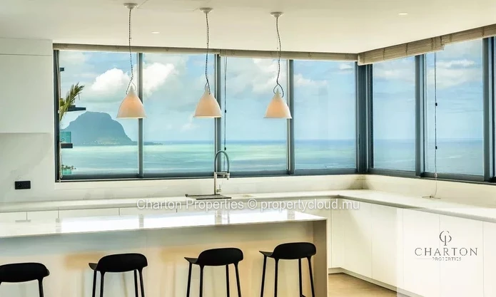 Exceptional 4-bedroom villa - Panoramic view of Le Morne & spectacular sunsets