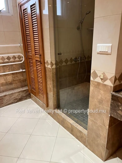 Appartement au rez-de-chaussée à vendre à Floréal | 2 chambres | Véranda spacieuse