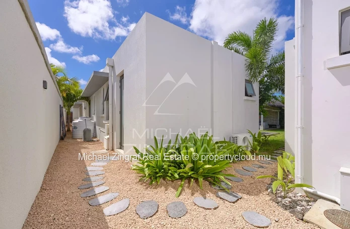 4-Bedroom Villa in a Secure Residence Grand Bay