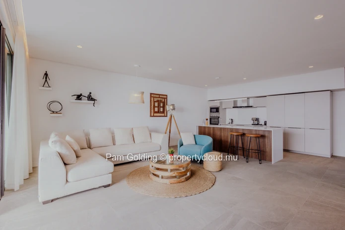 Vivez l'expérience d'être propriétaire de votre propre maison avec vue sur la mer. (Mandat exclusif)