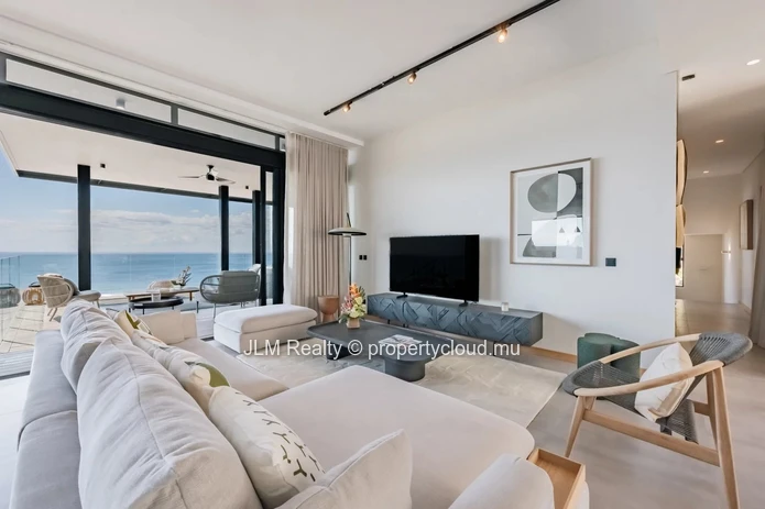 Luxueuse villa avec vue à 180° sur la mer et le Morne à vendre à Rivière Noire, Île Maurice