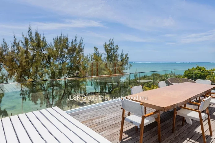On the beach, Penthouse with view