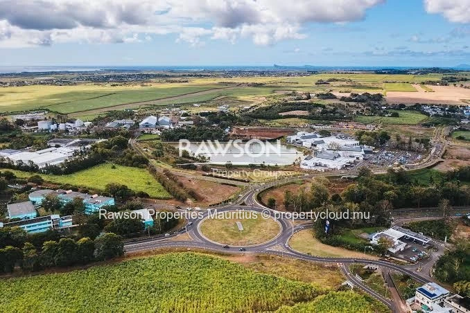 Villa 4 Chambres | Piscine Privée | Smart City De Beau Plan | Citoyens Mauriciens