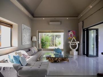 5 Bedroom Villa