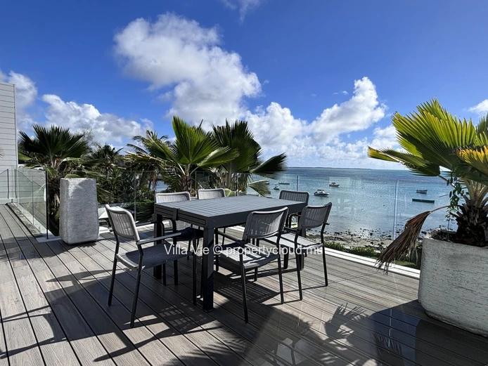 Roches Noires - Penthouse de 3 chambres avec vue sur la mer et piscine commune