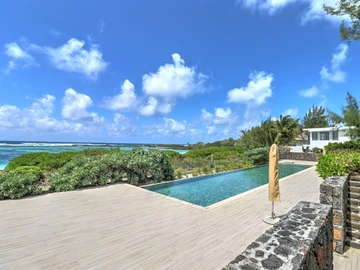 Apartment of 3 bedrooms, sea view terrace, shared pool