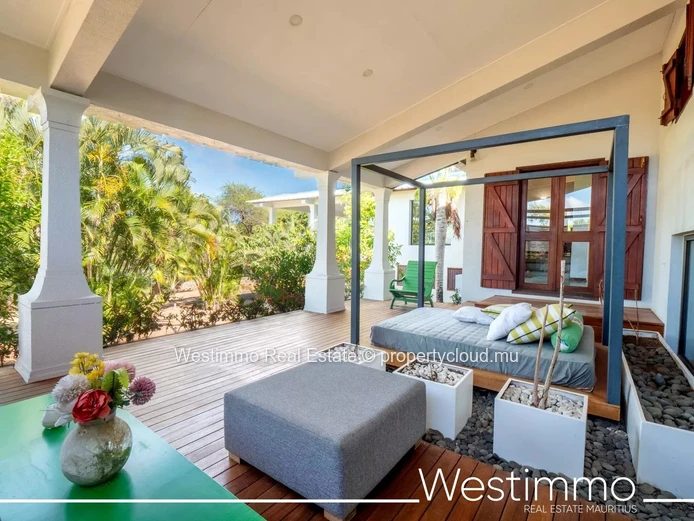 TAMARIN - 750 m2 villa ideal for a family or rental project